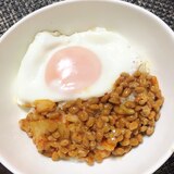 半熟卵とキムチ納豆丼